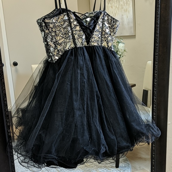 Dave & Johnny size 3/4 straples black party dress. - Picture 2 of 7